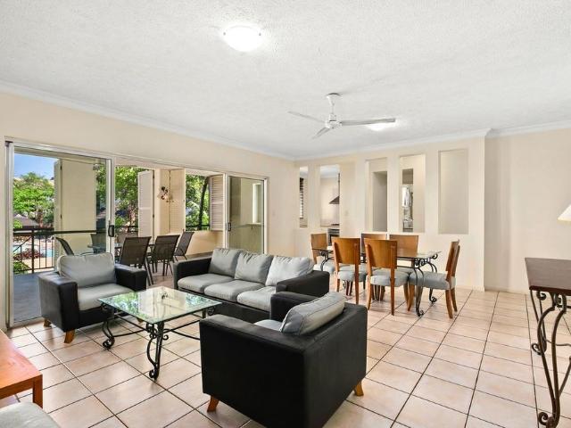 THREE BEDROOM UNIT FULLY FURNISHED IN THE LAKES!