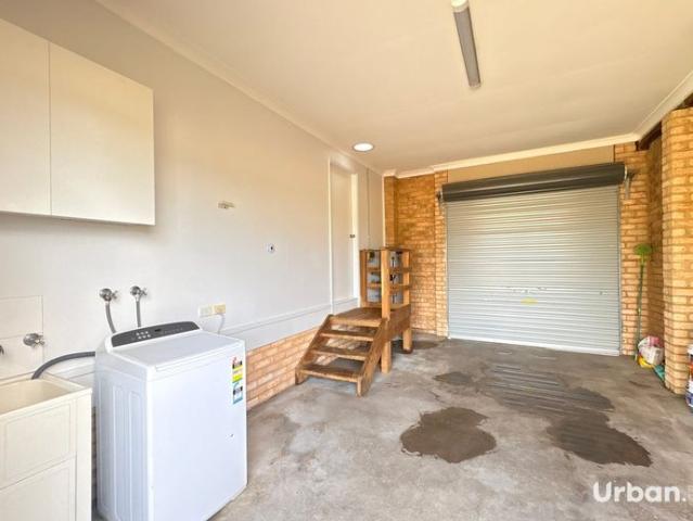 Three Bedroom Unit in Branxton For Lease!