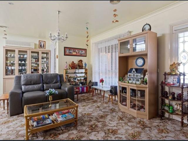 Three bedroom unit in quiet complex location