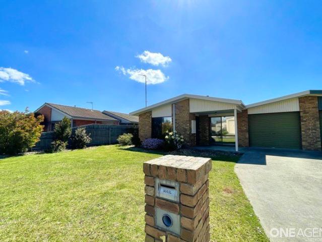 Three Bedroom Unit in Quiet Town Location