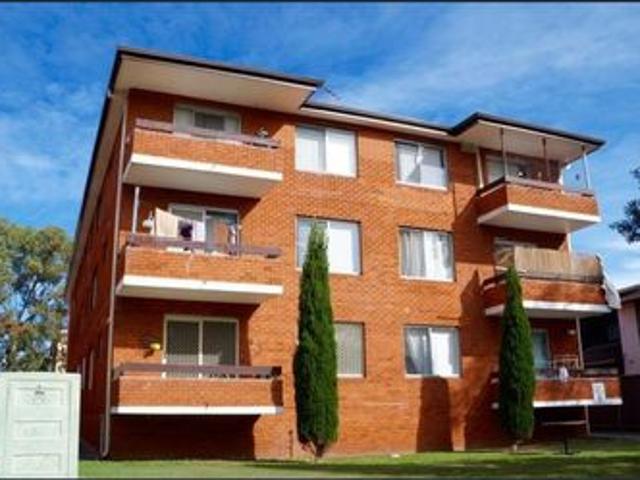 THREE BEDROOM UNIT IN TOWN!