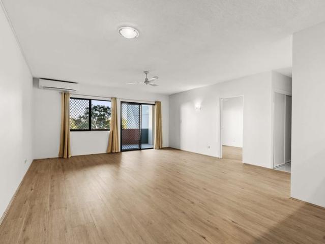 Three Bedroom Unit in the Heart of Toowong