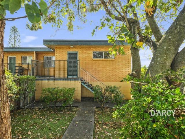 Three Bedroom Unit with Private Courtyard in the Heart of Bardon