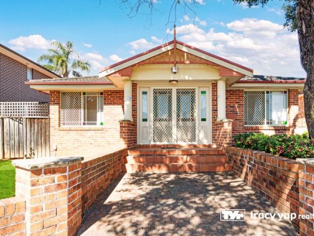 Three bedroom villa in a perfect location, 10 minutes' walk to Eastwood Train Station