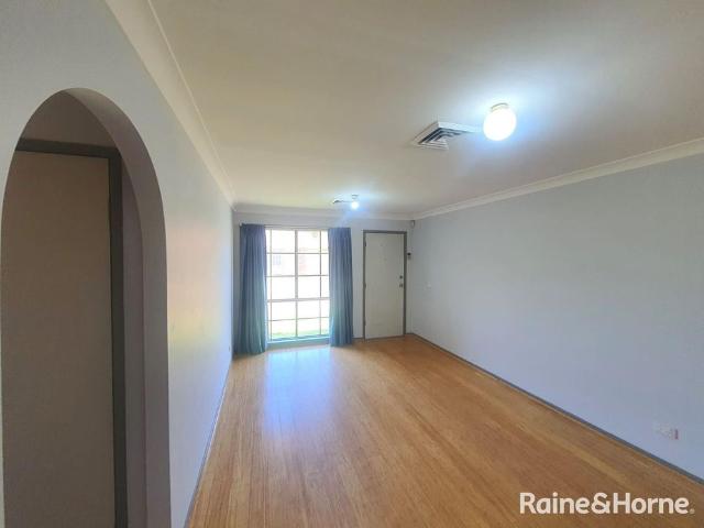 THREE BEDROOM VILLA IN INGLEBURN FOR LEASE WITH FRESHLY RENOVATED KITCHEN AND BATHROOM!