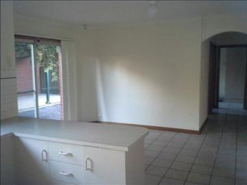 Three bedroom villa with low maintenance yard