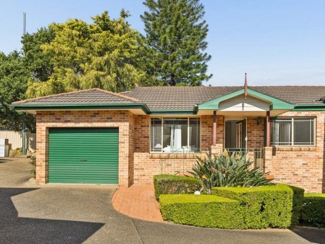 Three bedroom villa with large back yard