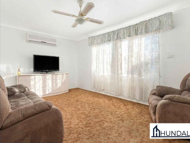 Three Bedrooms 500m to Station!