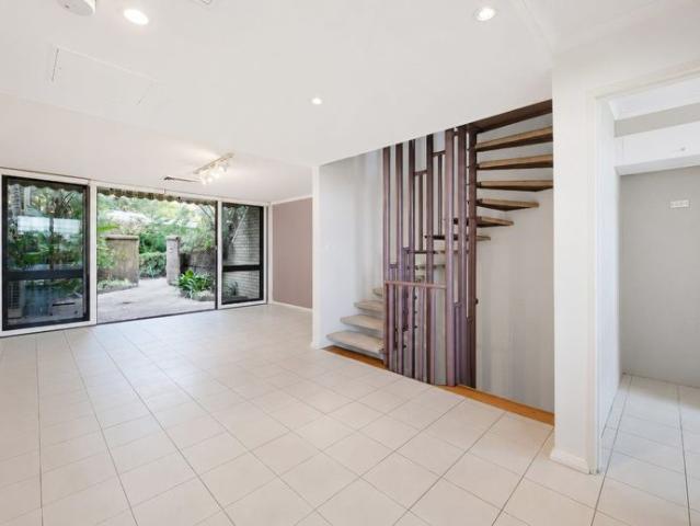 Three Bedrooms Townhouse in Prime Location Deposited