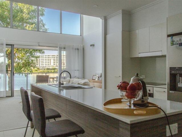 Three Bedrooms Townhouse with water views of Lake Orr