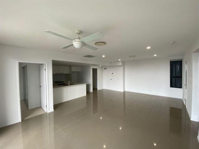 Three Bedrooms two bathrooms apartment unfurnished