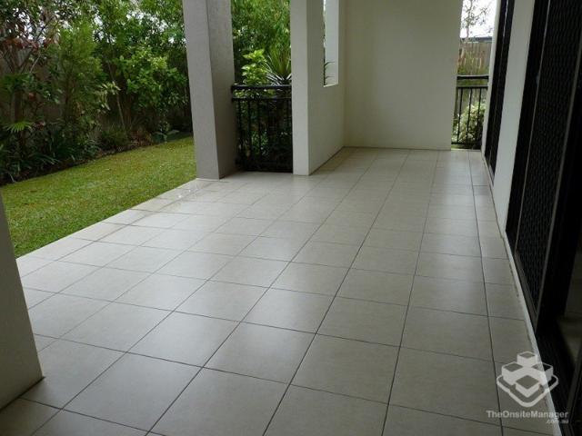 Three Bedrooms, two bathrooms, ground floor apartment unit for rent, Townsville