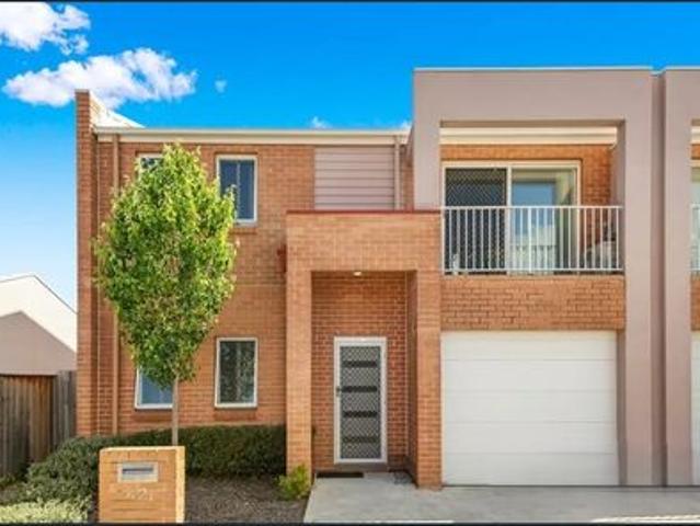 Three Bedrooms Two Bathrooms Townhouse Available Now!