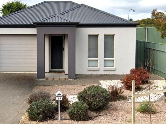 Three Bedrooms, Two Living Zones, One Very Easy Lifestyle