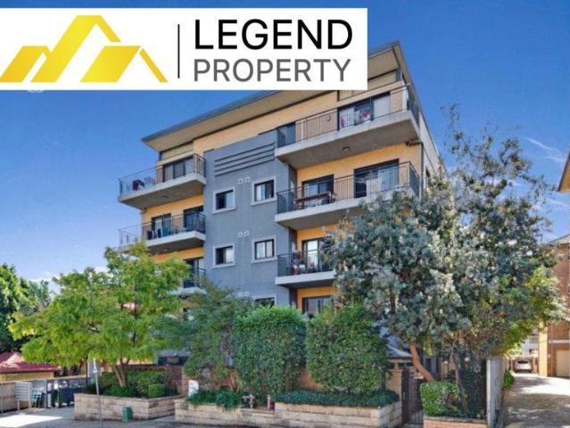 Three Bedrooms unit Provides large backyard For Lease