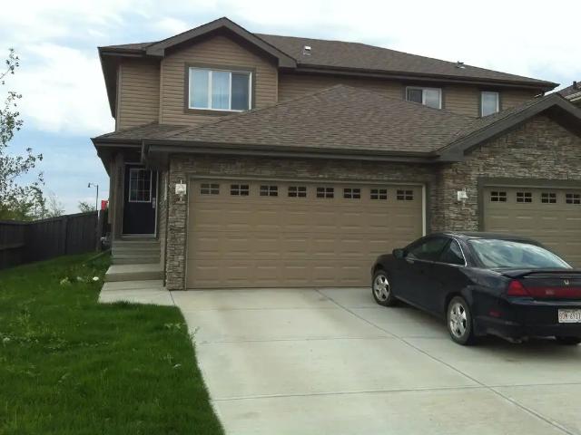 Three bedrooms with double garage Duplex house Edmonton South Callaghan