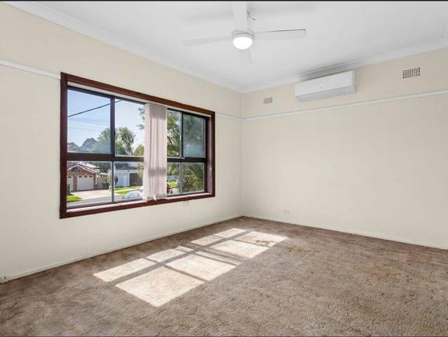 Three bedrooms family house