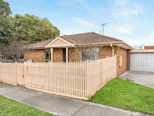 Three bedrooms house at a quiet street