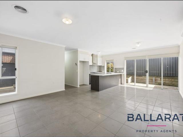 Three Bedrooms, Low Maintenance Living in Canadian