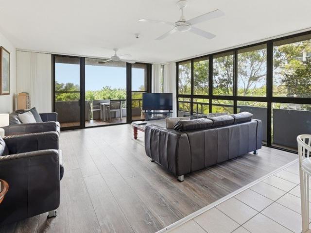 Three Bedrooms, Ocean Glimpses and a Walk to Everything Location