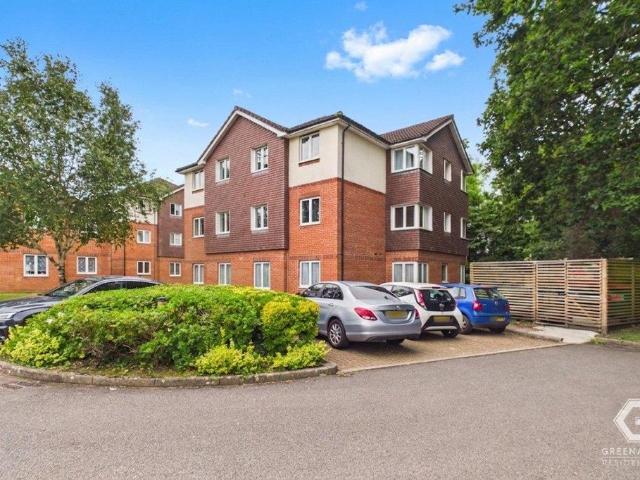 Three Bridges, Crawley, RH10 2 bed ground floor flat to rent £1,500 pcm £346 pw