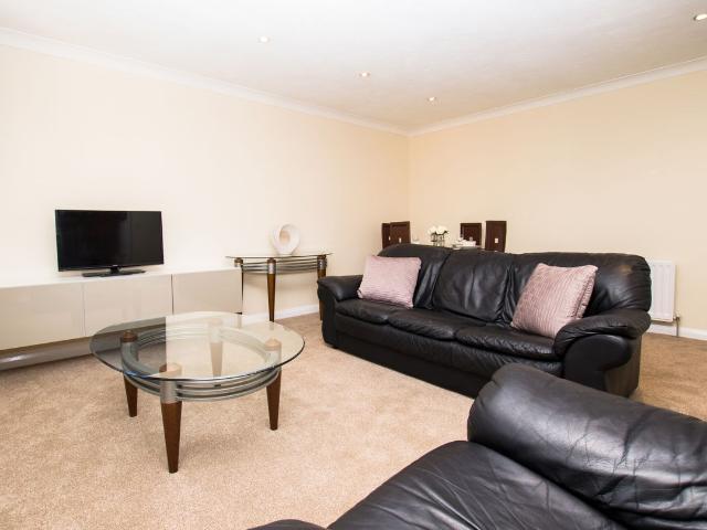 Three Bridges, Pound Hill, Crawley RH10, 2 bed flat to rent, £1,550 pcm | PrimeLocation