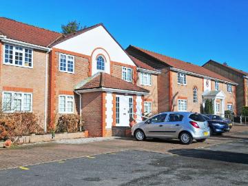 Three Bridges, Pound Hill, Crawley RH10, 2 bed flat to rent, £1,525 pcm | PrimeLocation