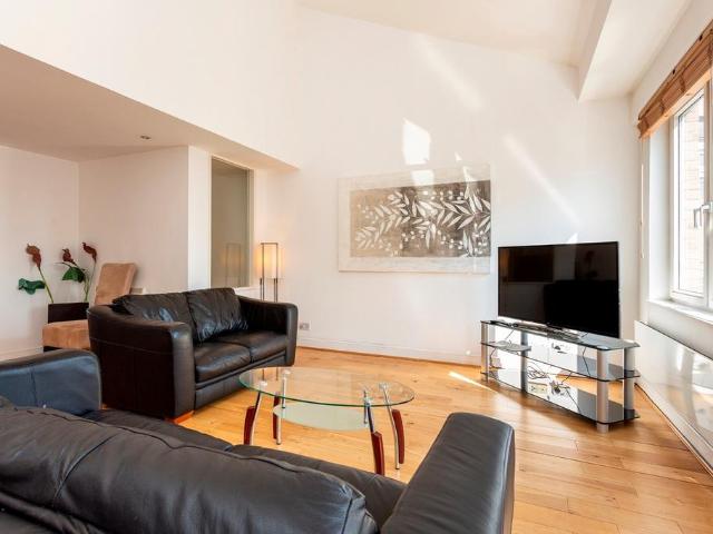 Three Colt Street, London E14 3 bed townhouse to rent £3,500 pcm £808 pw