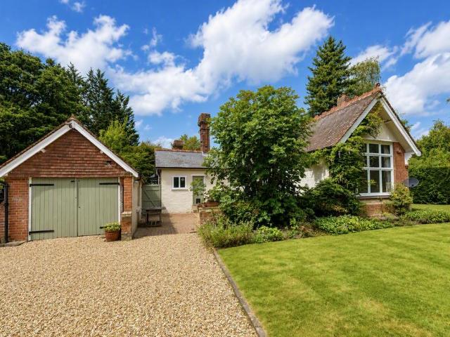 Three Elm Lane, Tonbridge, TN11 4 bed house to rent £3,250 pcm £750 pw
