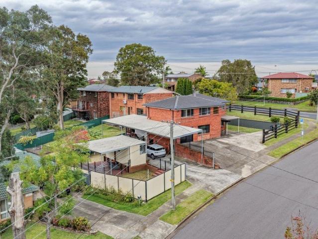 Three Income Streams, One Title: Flexible Living for Investors & Extended Families