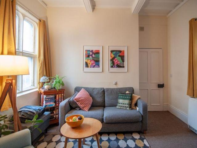 Three Kings Court, Colston Street, BS1 1 bed apartment to rent £1,325 pcm £306 pw