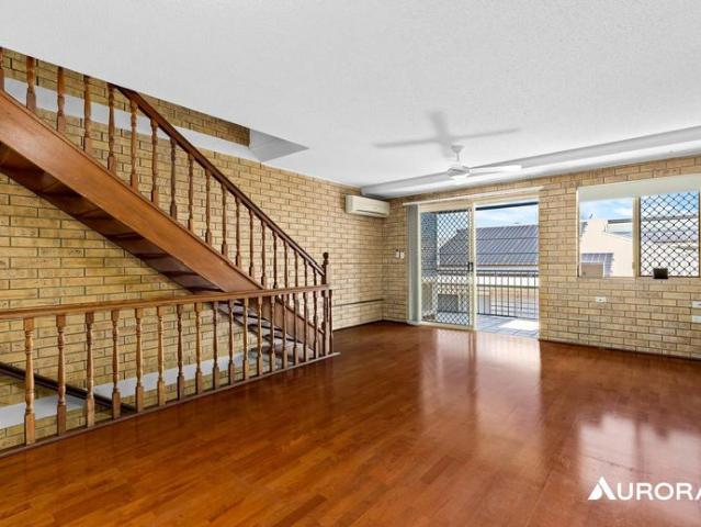 Three Level Townhouse in Convenient Coorparoo Location