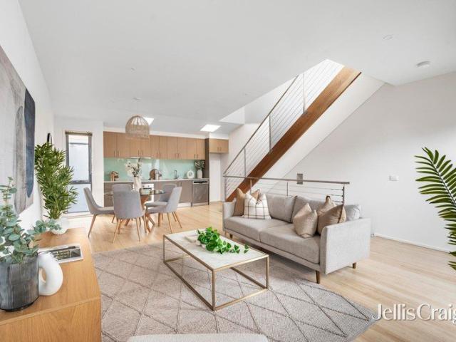 Three level townhouse with rooftop terrace