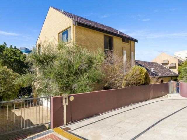 Three Level Townhome in Convenient Mount Street Location