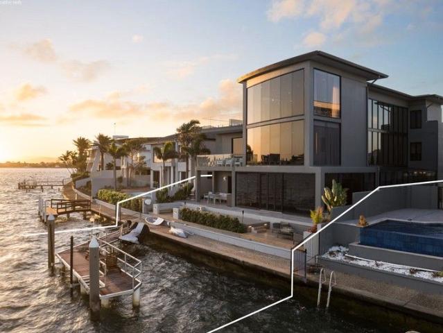 Iconic 3 Levels Luxury Home With a Lift Best Views on Sovereign