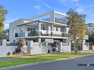 Three levels. On another level. Five bedrooms. Five bathrooms. And a rooftop pool with space to dance. This is luxury living by design, not by chance