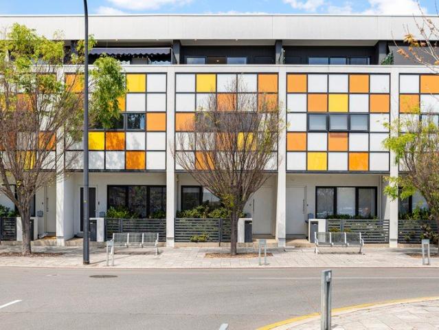 Three Levels of Living, Right in the Heart of St Clair