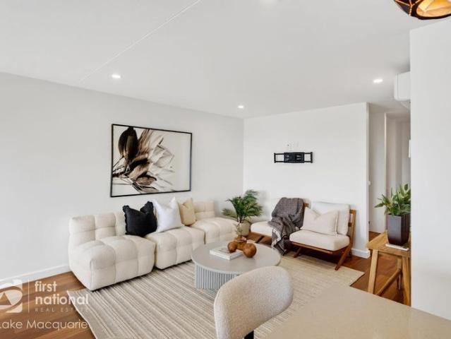 THREE LEVELS OF LUXURY, LIGHT, AND ENDLESS VIEWS
