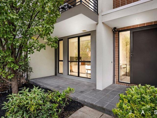 Three Levels of Modern Living, Moments from West Footscray Station