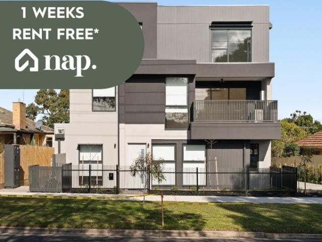 Three Levels of Style, Space & Modern Oak Park Living