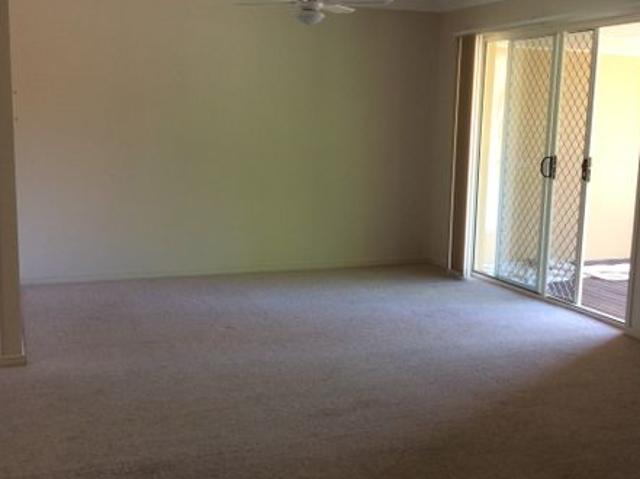 Three Levels Townhouse For Rent!