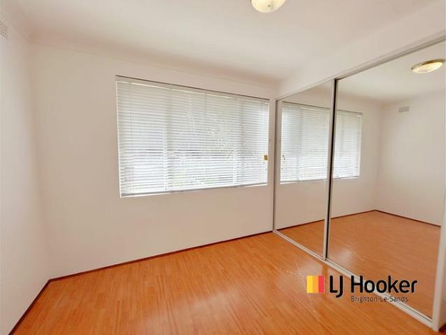 THREE MONTH LEASE ON OFFER AT REDUCED RENT! GROUND FLOOR ONE BEDROOM WITH CARSPACE! ONLY 1 BLOCK FROM BEACH!