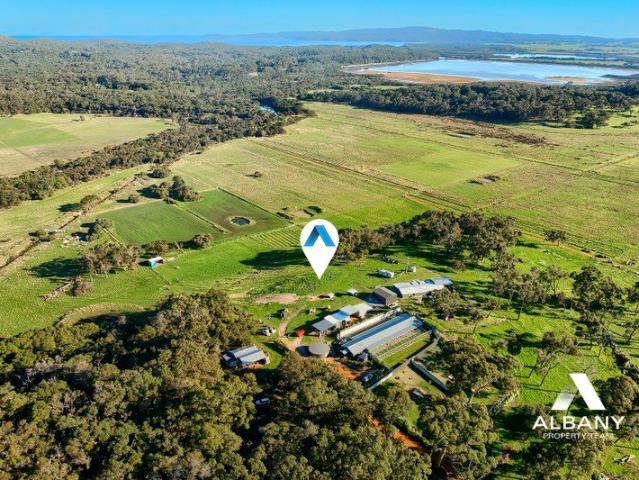 THRIVING TURNKEY PET STAY & RURAL ESCAPE NEAR CITY