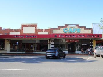 Thriving Bakery & Coffee Shop Midway Between Albury & Wagga