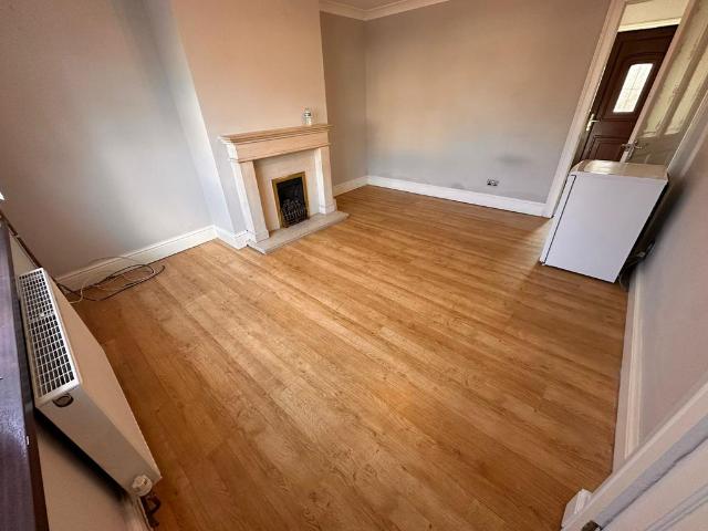 Throstle Avenue, LEEDS 2 bed house to rent £900 pcm £208 pw
