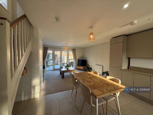 Thrower Road, Shrewsbury, SY2 3 bed detached house to rent £1,600 pcm £369 pw