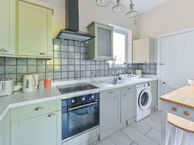 Thurlow Park Road, West Dulwich, London SE21, 2 bed flat to rent, £4,000 pcm | PrimeLocation