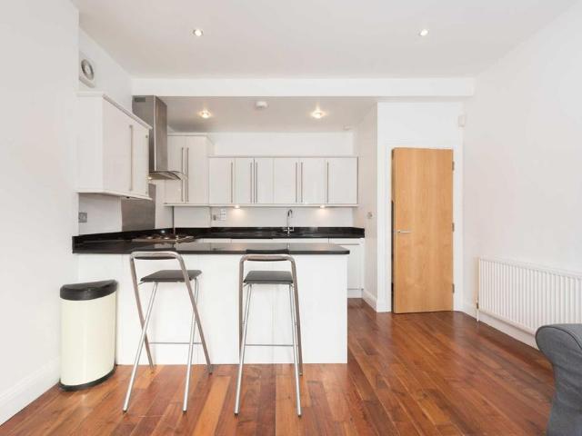 Thurlow Park Road, Dulwich 2 bed flat to rent £2,200 pcm £508 pw