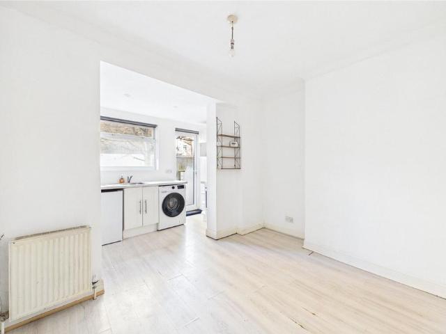 Thurlow Park Road, London, SE21 1 bed apartment to rent £1,350 pcm £312 pw