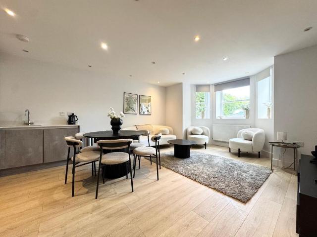 Thurlow Park Road SE21, 3 bed flat to rent, £3,300 pcm | PrimeLocation